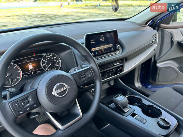 Синий Ниссан Rogue, объемом двигателя 1.5 л и пробегом 8 тыс. км за 22700 $, фото 3 на Automoto.ua