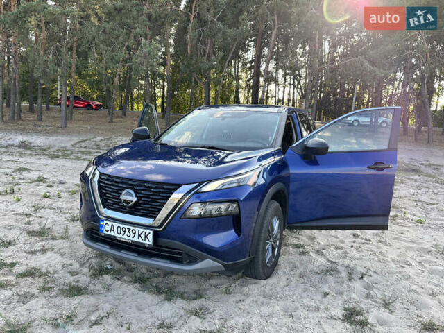 Синий Ниссан Rogue, объемом двигателя 1.5 л и пробегом 8 тыс. км за 22700 $, фото 2 на Automoto.ua
