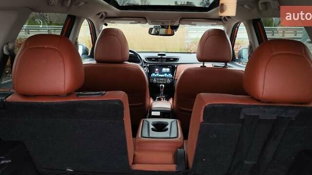 Оранжевый Ниссан Rogue, объемом двигателя 2.49 л и пробегом 120 тыс. км за 19000 $, фото 2 на Automoto.ua