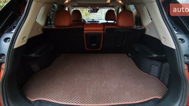 Оранжевый Ниссан Rogue, объемом двигателя 2.49 л и пробегом 120 тыс. км за 19000 $, фото 24 на Automoto.ua