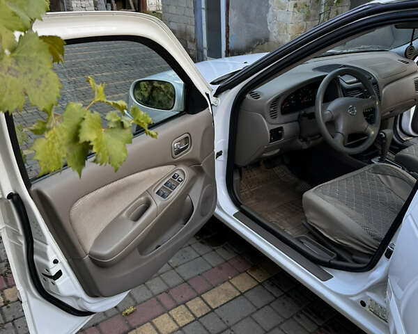 Білий Ніссан Сентра, об'ємом двигуна 1.77 л та пробігом 273 тис. км за 4500 $, фото 9 на Automoto.ua