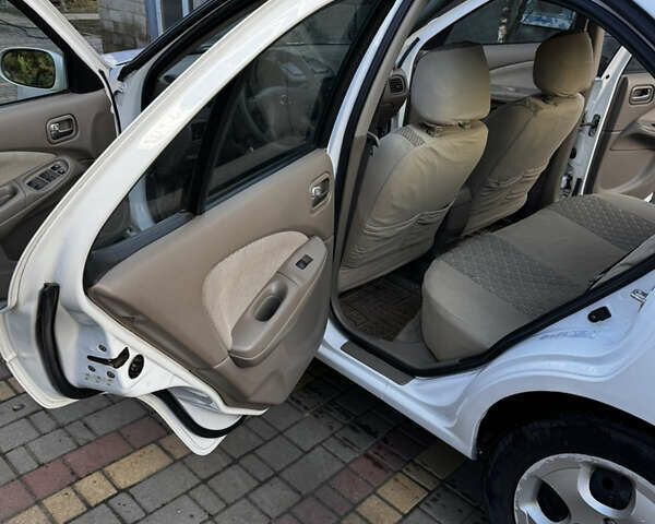 Білий Ніссан Сентра, об'ємом двигуна 1.77 л та пробігом 273 тис. км за 4500 $, фото 10 на Automoto.ua