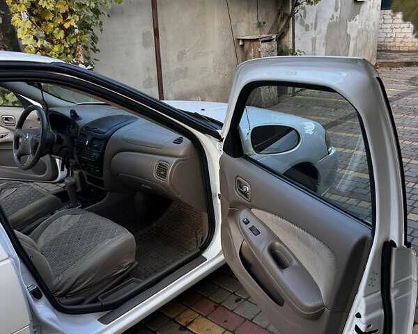 Білий Ніссан Сентра, об'ємом двигуна 1.77 л та пробігом 273 тис. км за 4500 $, фото 14 на Automoto.ua
