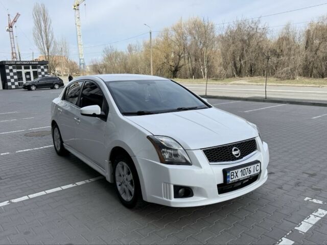Белый Ниссан Сентра, объемом двигателя 2 л и пробегом 132 тыс. км за 6000 $, фото 1 на Automoto.ua
