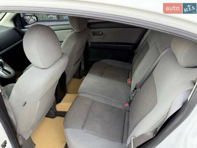 Белый Ниссан Сентра, объемом двигателя 2 л и пробегом 130 тыс. км за 5999 $, фото 3 на Automoto.ua