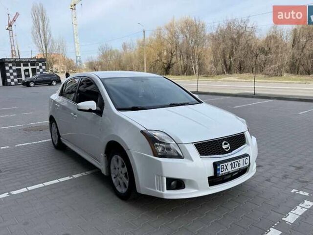 Белый Ниссан Сентра, объемом двигателя 2 л и пробегом 130 тыс. км за 5999 $, фото 1 на Automoto.ua