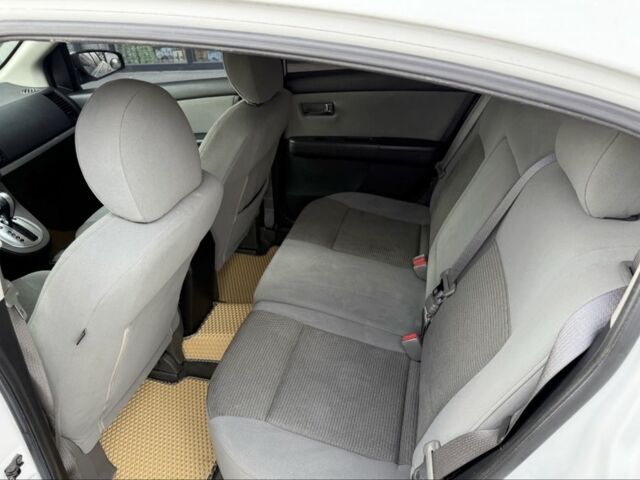 Белый Ниссан Сентра, объемом двигателя 2 л и пробегом 132 тыс. км за 6000 $, фото 4 на Automoto.ua