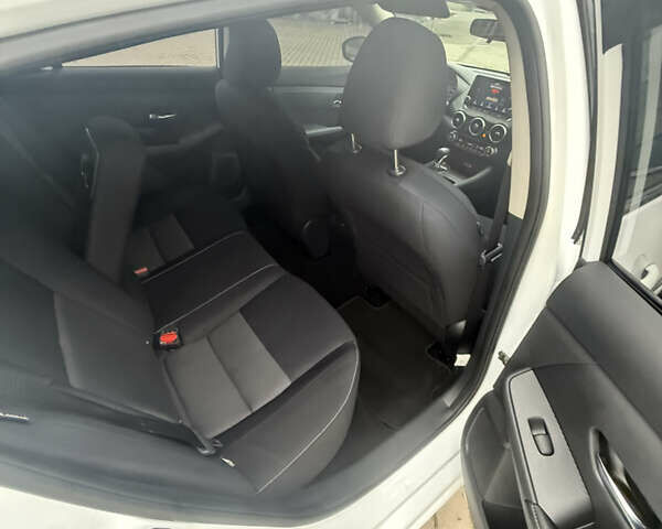 Белый Ниссан Сентра, объемом двигателя 2 л и пробегом 48 тыс. км за 14300 $, фото 15 на Automoto.ua