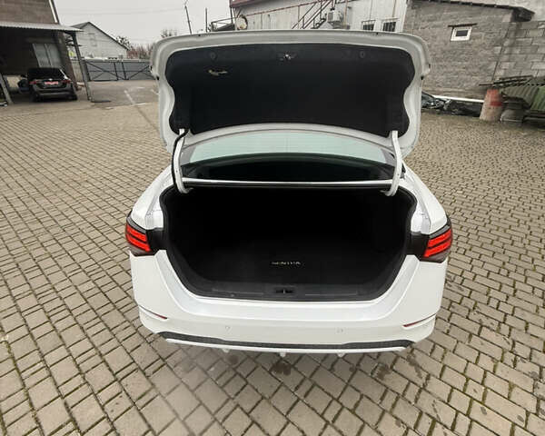 Белый Ниссан Сентра, объемом двигателя 2 л и пробегом 48 тыс. км за 14300 $, фото 12 на Automoto.ua