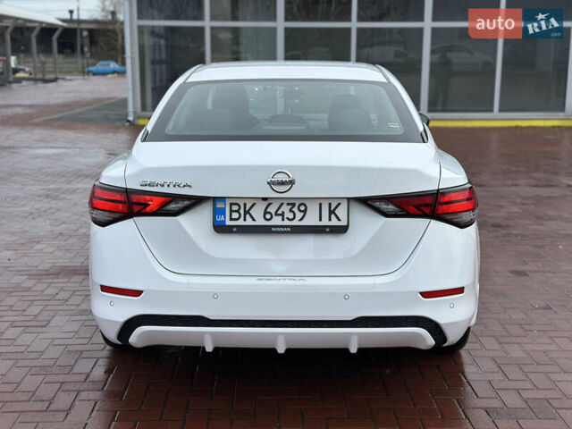 Белый Ниссан Сентра, объемом двигателя 2 л и пробегом 99 тыс. км за 12900 $, фото 4 на Automoto.ua