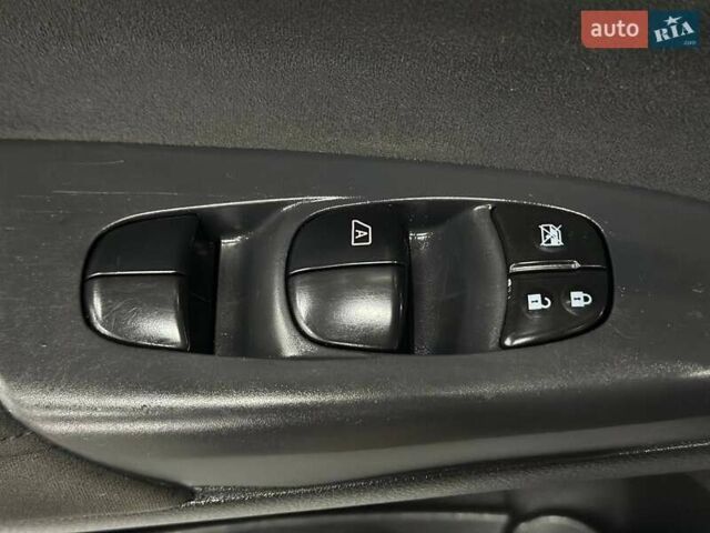 Ніссан Сентра 2014 у Кам'янське (Дніпродзержинськ) на Automoto.ua Чорний Ніссан Сентра, об'ємом двигуна 1.8 л та пробігом 163 тис. км за 9400 $, фото 13 на Automoto.ua