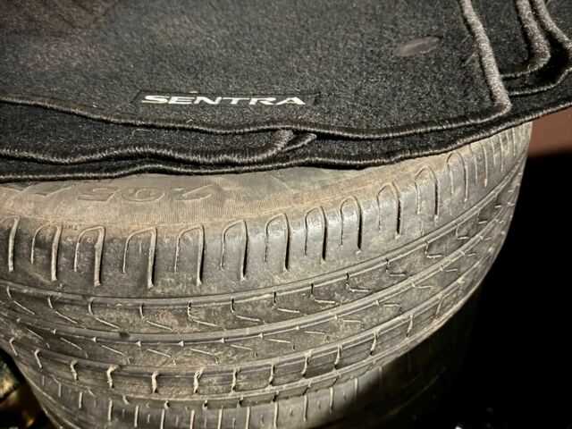 Чорний Ніссан Сентра, об'ємом двигуна 1.6 л та пробігом 195 тис. км за 8600 $, фото 23 на Automoto.ua