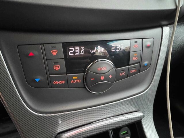 Чорний Ніссан Сентра, об'ємом двигуна 1.6 л та пробігом 195 тис. км за 8600 $, фото 18 на Automoto.ua