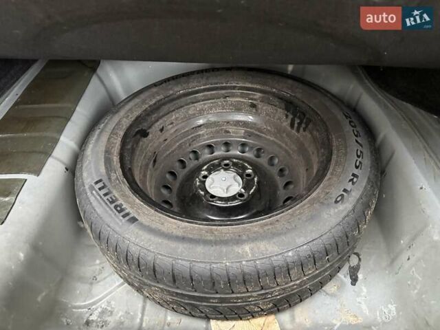 Чорний Ніссан Сентра, об'ємом двигуна 1.6 л та пробігом 195 тис. км за 8600 $, фото 24 на Automoto.ua