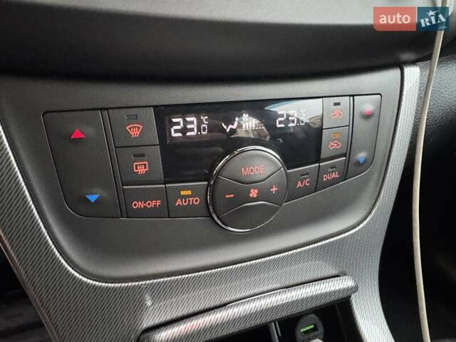 Чорний Ніссан Сентра, об'ємом двигуна 1.6 л та пробігом 195 тис. км за 8600 $, фото 33 на Automoto.ua