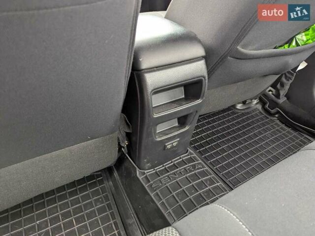 Черный Ниссан Сентра, объемом двигателя 1.8 л и пробегом 150 тыс. км за 9000 $, фото 12 на Automoto.ua