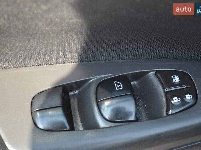 Черный Ниссан Сентра, объемом двигателя 1.8 л и пробегом 192 тыс. км за 8800 $, фото 10 на Automoto.ua