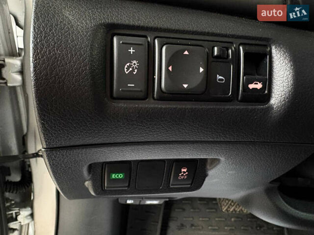 Сірий Ніссан Сентра, об'ємом двигуна 1.8 л та пробігом 109 тис. км за 9900 $, фото 3 на Automoto.ua