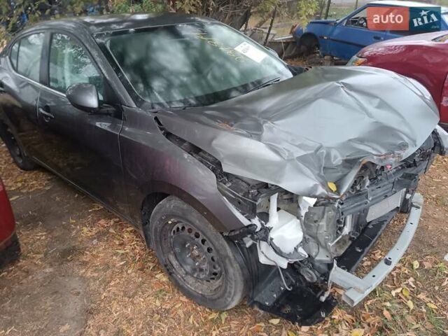Серый Ниссан Сентра, объемом двигателя 2 л и пробегом 35 тыс. км за 9200 $, фото 5 на Automoto.ua