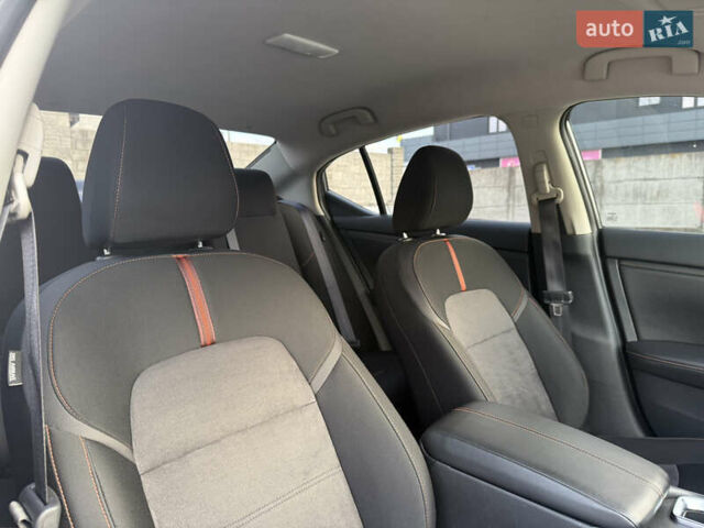 Серый Ниссан Сентра, объемом двигателя 2 л и пробегом 90 тыс. км за 14900 $, фото 9 на Automoto.ua