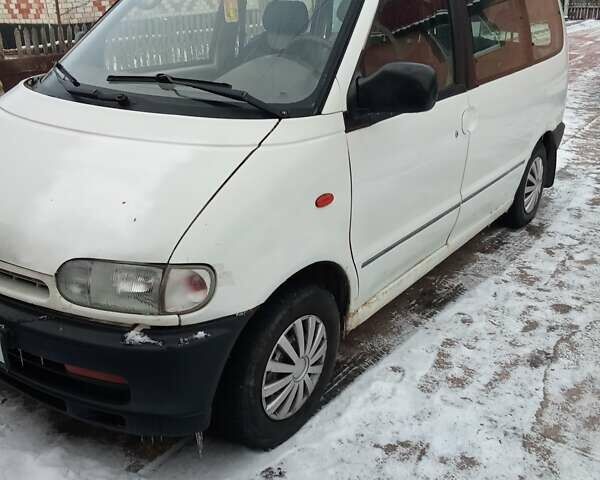 Белый Ниссан Серена, объемом двигателя 1.6 л и пробегом 300 тыс. км за 1750 $, фото 6 на Automoto.ua