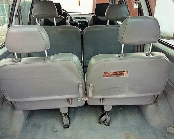 Белый Ниссан Серена, объемом двигателя 1.6 л и пробегом 300 тыс. км за 1750 $, фото 5 на Automoto.ua