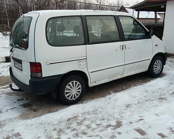 Белый Ниссан Серена, объемом двигателя 1.6 л и пробегом 300 тыс. км за 1750 $, фото 7 на Automoto.ua