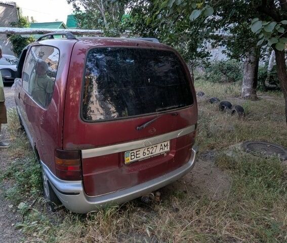Красный Ниссан Серена, объемом двигателя 1.6 л и пробегом 2 тыс. км за 940 $, фото 15 на Automoto.ua