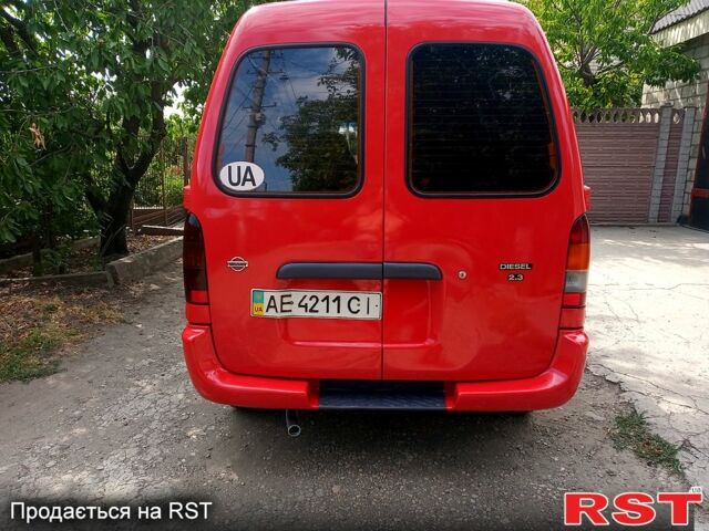 Красный Ниссан Серена, объемом двигателя 2.3 л и пробегом 358 тыс. км за 3600 $, фото 1 на Automoto.ua