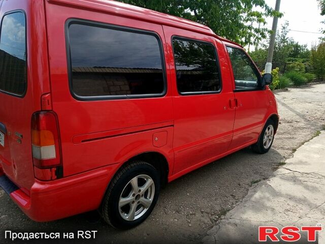 Красный Ниссан Серена, объемом двигателя 2.3 л и пробегом 358 тыс. км за 3600 $, фото 2 на Automoto.ua