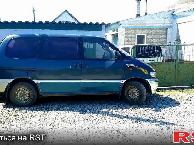 Синий Ниссан Серена, объемом двигателя 2 л и пробегом 75 тыс. км за 2000 $, фото 1 на Automoto.ua