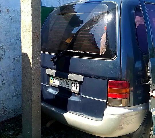 Синий Ниссан Серена, объемом двигателя 2 л и пробегом 75 тыс. км за 2000 $, фото 2 на Automoto.ua