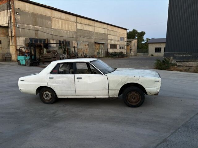 Білий Ніссан Скайлайн, об'ємом двигуна 2 л та пробігом 1 тис. км за 2000 $, фото 2 на Automoto.ua