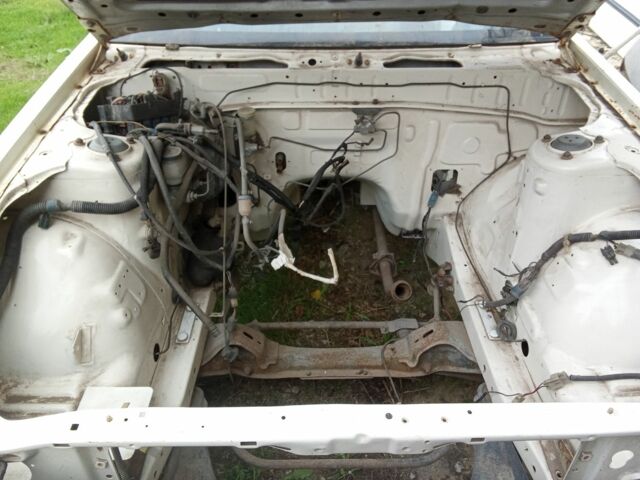 Белый Ниссан Скайлайн, объемом двигателя 1.8 л и пробегом 99 тыс. км за 1500 $, фото 2 на Automoto.ua