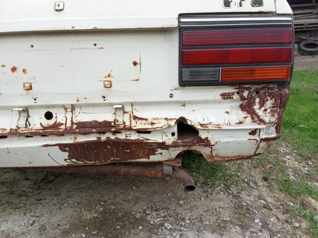 Белый Ниссан Скайлайн, объемом двигателя 1.8 л и пробегом 99 тыс. км за 1500 $, фото 4 на Automoto.ua