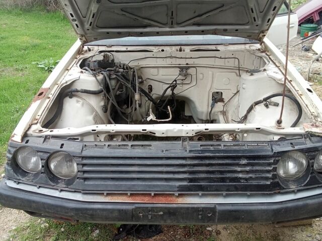 Белый Ниссан Скайлайн, объемом двигателя 1.8 л и пробегом 99 тыс. км за 1500 $, фото 1 на Automoto.ua