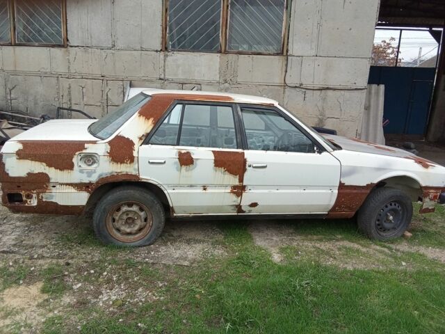 Белый Ниссан Скайлайн, объемом двигателя 1.8 л и пробегом 99 тыс. км за 1500 $, фото 5 на Automoto.ua