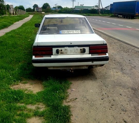 Белый Ниссан Скайлайн, объемом двигателя 1.8 л и пробегом 200 тыс. км за 1400 $, фото 1 на Automoto.ua
