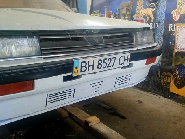 Белый Ниссан Скайлайн, объемом двигателя 1.8 л и пробегом 200 тыс. км за 1400 $, фото 8 на Automoto.ua