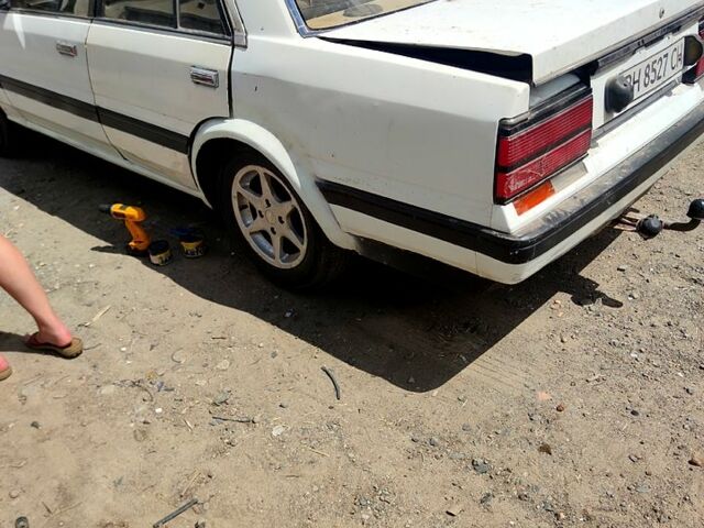 Белый Ниссан Скайлайн, объемом двигателя 1.8 л и пробегом 200 тыс. км за 1400 $, фото 4 на Automoto.ua