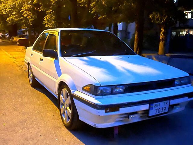 Белый Ниссан Скайлайн, объемом двигателя 1.7 л и пробегом 250 тыс. км за 1200 $, фото 4 на Automoto.ua