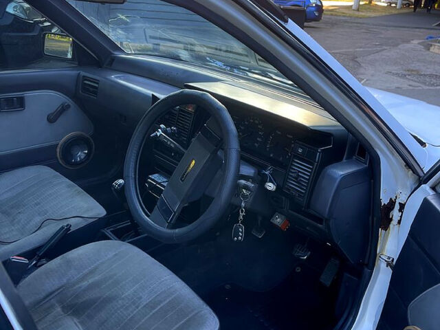 Белый Ниссан Скайлайн, объемом двигателя 1.7 л и пробегом 250 тыс. км за 1200 $, фото 7 на Automoto.ua