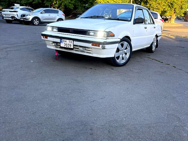 Белый Ниссан Скайлайн, объемом двигателя 1.7 л и пробегом 250 тыс. км за 1200 $, фото 9 на Automoto.ua