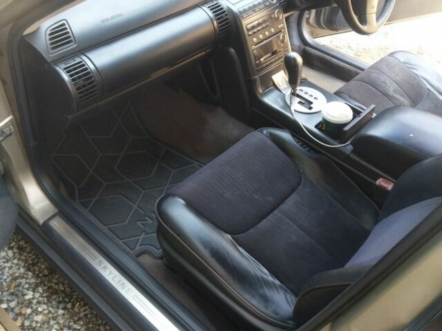 Бежевый Ниссан Скайлайн, объемом двигателя 2.5 л и пробегом 190 тыс. км за 2500 $, фото 8 на Automoto.ua