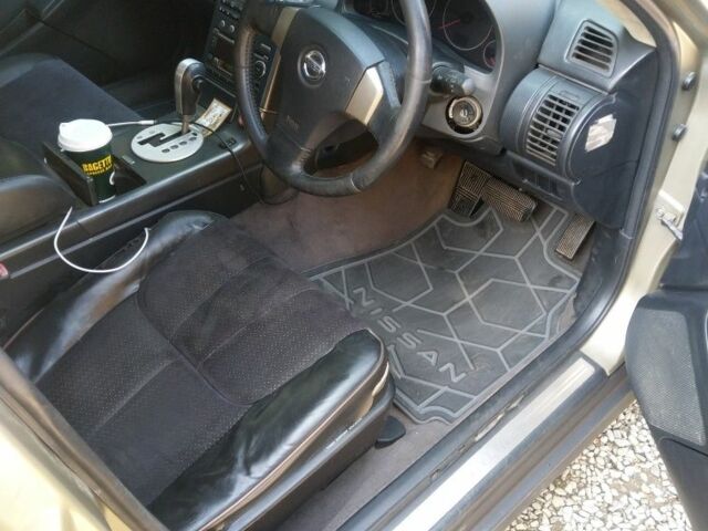 Бежевый Ниссан Скайлайн, объемом двигателя 2.5 л и пробегом 190 тыс. км за 2500 $, фото 5 на Automoto.ua