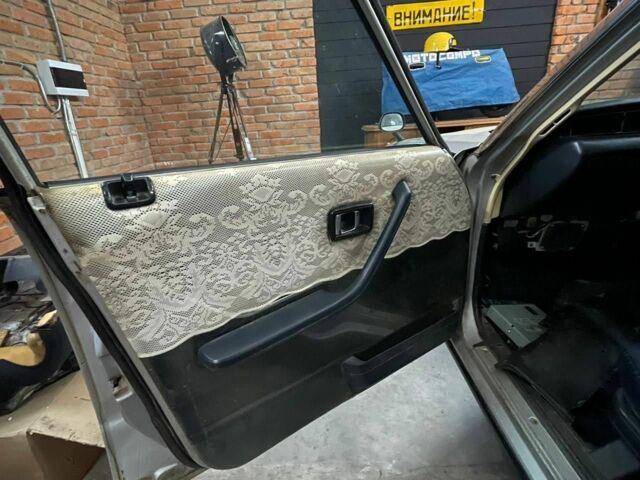 Серый Ниссан Скайлайн, объемом двигателя 2 л и пробегом 120 тыс. км за 30000 $, фото 9 на Automoto.ua