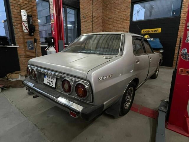 Серый Ниссан Скайлайн, объемом двигателя 2 л и пробегом 120 тыс. км за 30000 $, фото 2 на Automoto.ua