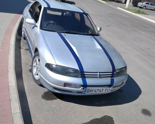 Серый Ниссан Скайлайн, объемом двигателя 2 л и пробегом 225 тыс. км за 3500 $, фото 3 на Automoto.ua