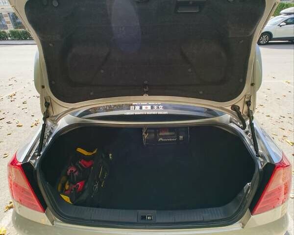 Серый Ниссан Скайлайн, объемом двигателя 2.5 л и пробегом 222 тыс. км за 5900 $, фото 24 на Automoto.ua