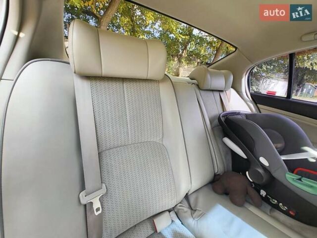 Серый Ниссан Скайлайн, объемом двигателя 2.5 л и пробегом 222 тыс. км за 5900 $, фото 19 на Automoto.ua